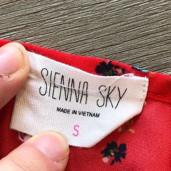 Sienna Sky Red Floral Cropped Tank Top Blouse Size Small - Picture 9 of 11